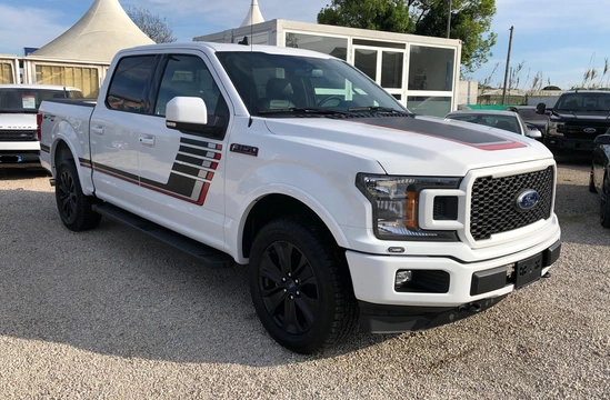 Ford F-150 LARIAT V8