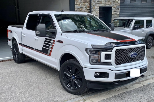 Ford F-150 LARIAT V8