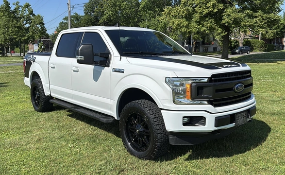 Ford F-150 LARIAT V8